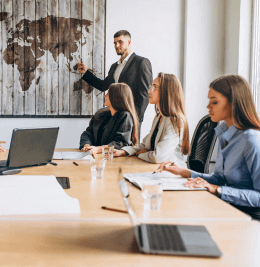 项目合作会议室场景