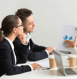 部门商讨大会会议室场景